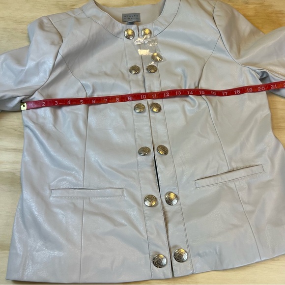 GRAVER Susan Graver Faux Leather Long Sleeve Jacket Pale Stone Color Size 12 - Picture 9 of 13